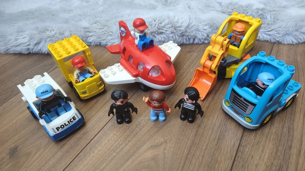 Набір LEGO DUPLO: транспорт і фігурки