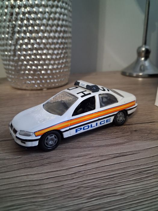 Opel Omega, Vauxhall . Wersja Policja,  Model.