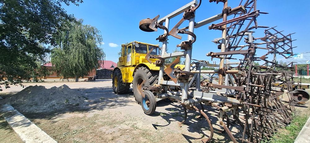 Трактор К-701 "Кіровець" та навісне обладнання до нього