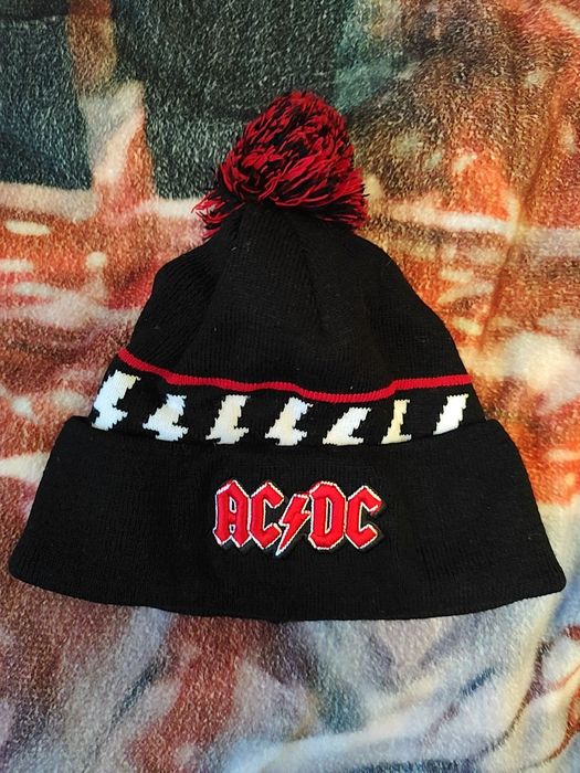 Шапка AC/DC тепла