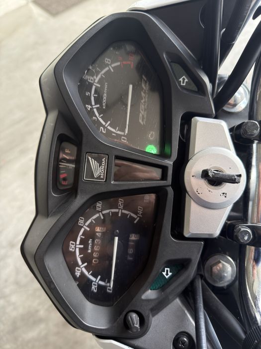 Vendo mota cb125f impecavel.