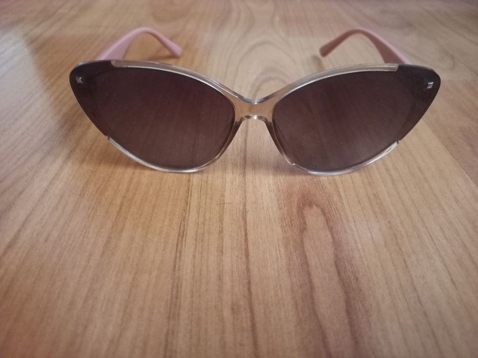 Продам сонячні окуляри