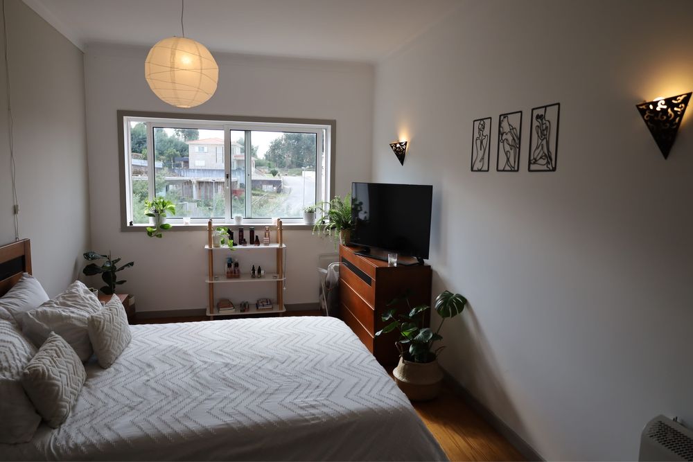 Quarto para 1 pessoa 350,00 mais despesas.