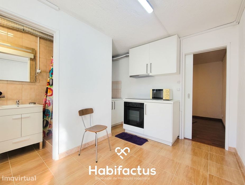 Imóvel com afetação de garagem transformado em apartamento T1 para ven