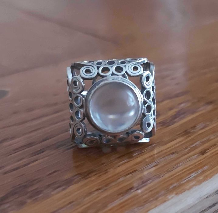 Srebrny pierścionek z kryształem górskim wzór Imago Artis