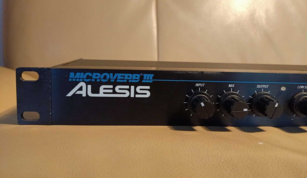 Alesis Microverb 3 - Reverb and delay