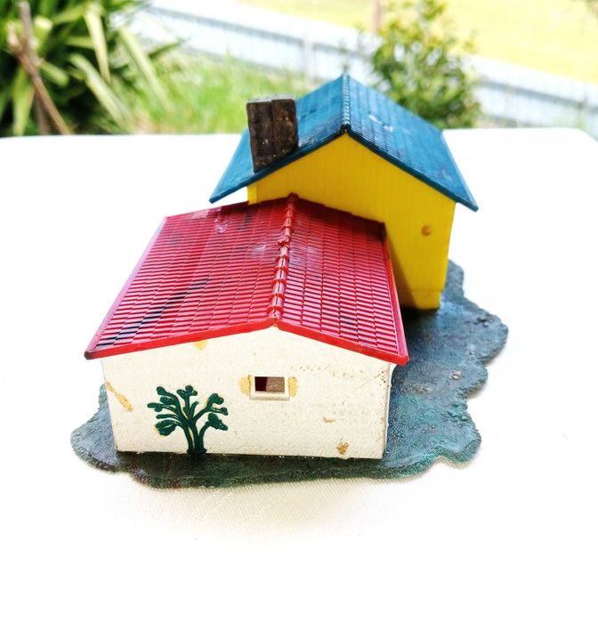 VIVENDA com garagem e carro