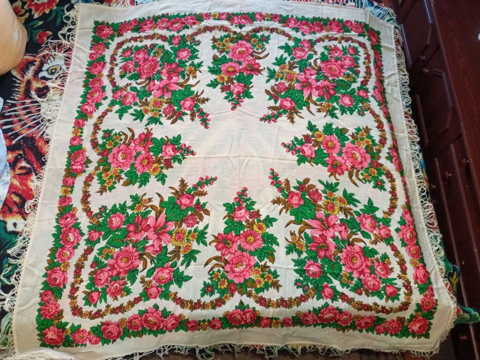 Старовинна хустка 145см на 145см