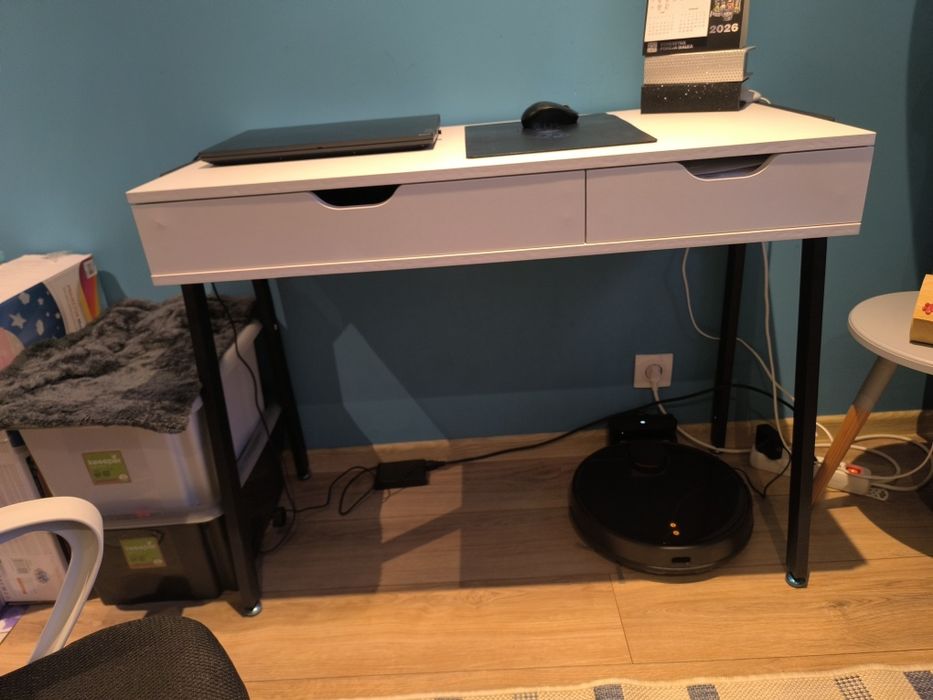 Biurko z fotelem obrotowym