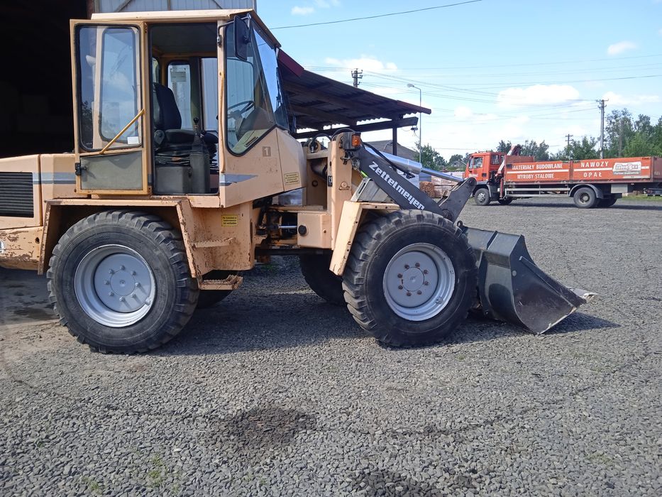 Фронтальний навантажувач.розмитнений.