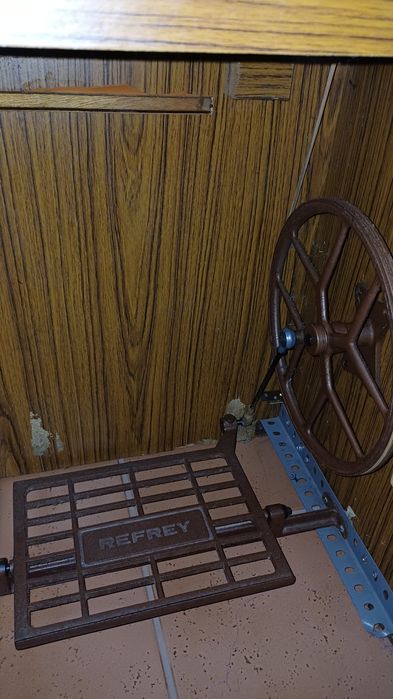 Máquina de costura refrey vintage