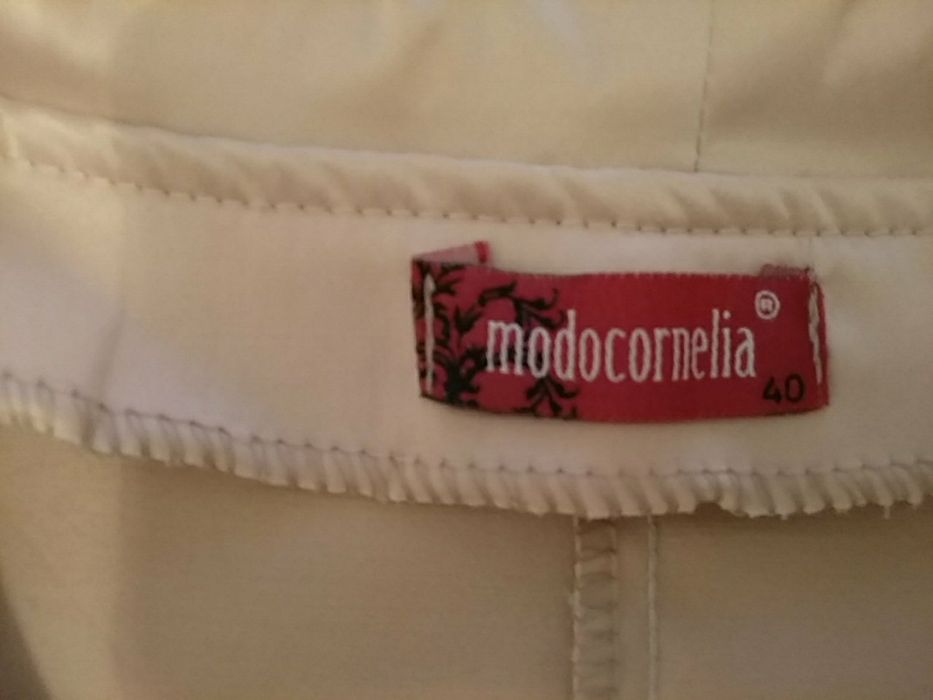 Золота атласна сукня