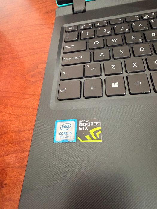 Asus X560u Gamming 15.6"FHD|i5-8250U|16GB Ram|Ssd 512Gb|GTX1050 4Gb|