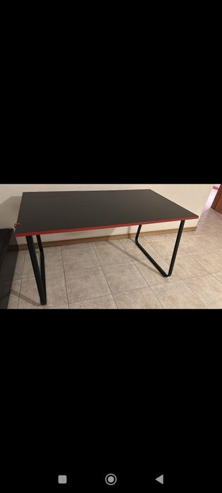 Mesa Gaming / Secretária Preta e Vermelha (Apenas 6 Meses de Uso!)
