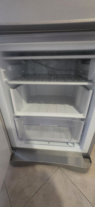 Полностью рабочий холодильник Indesit C132G.016