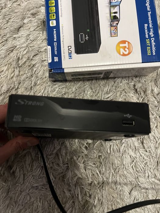 Цифровий ефірний приймач Strong SRT 8202