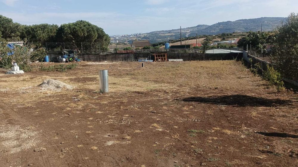 Terreno Urbano 1.640 m² a 5 km de Loures – Santo Antão do Tojal  localizado em Malhapão