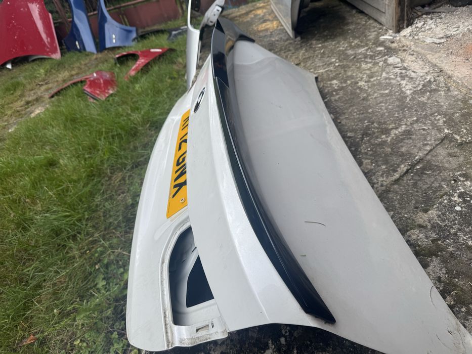 Bmw F30 2012 tylna klapa z lotką biała A96 kod lakieru
