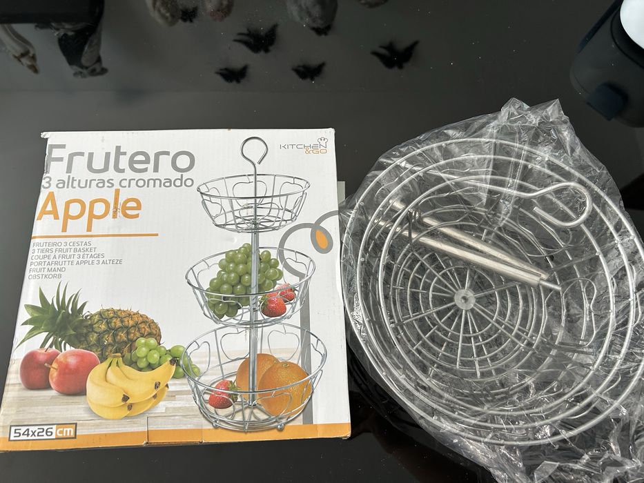 Fruteira com tres cestas