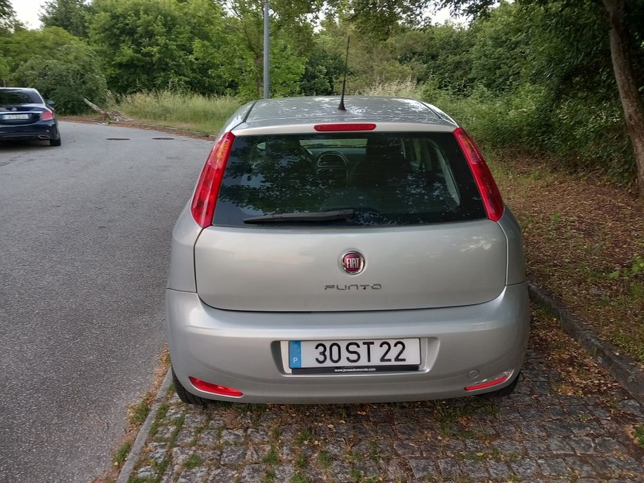 Fiat Punto 1.3 a Gasolina de 5 Lugares - 2017