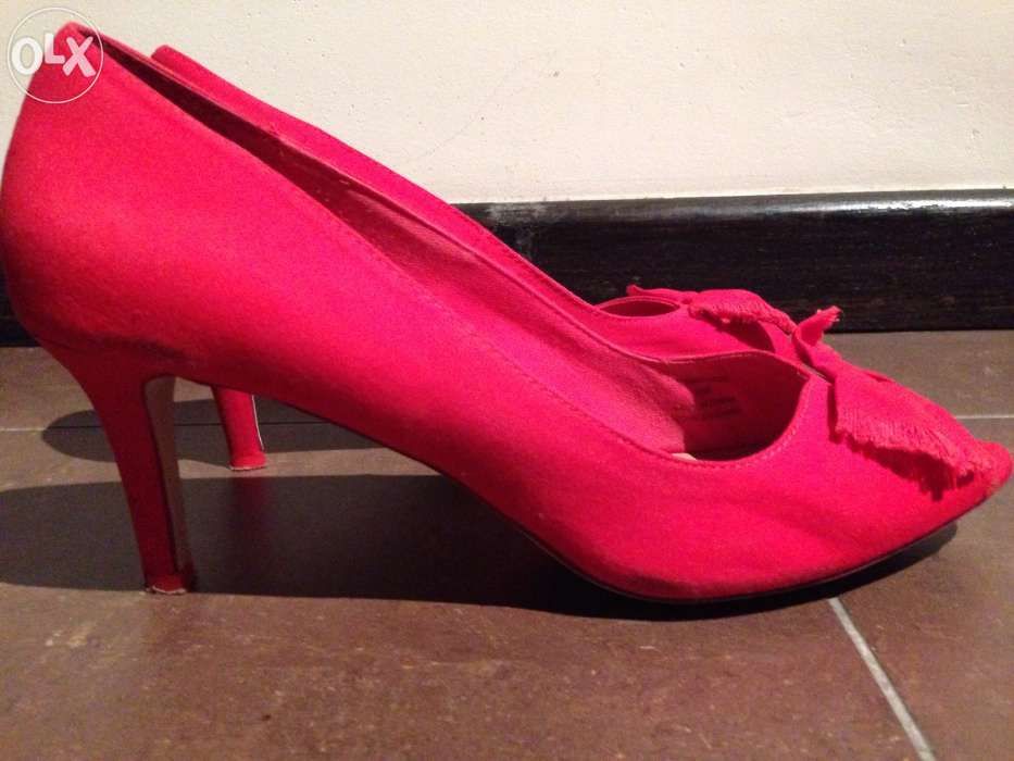 Sprzedam czerwone buty z kokardką r. 40