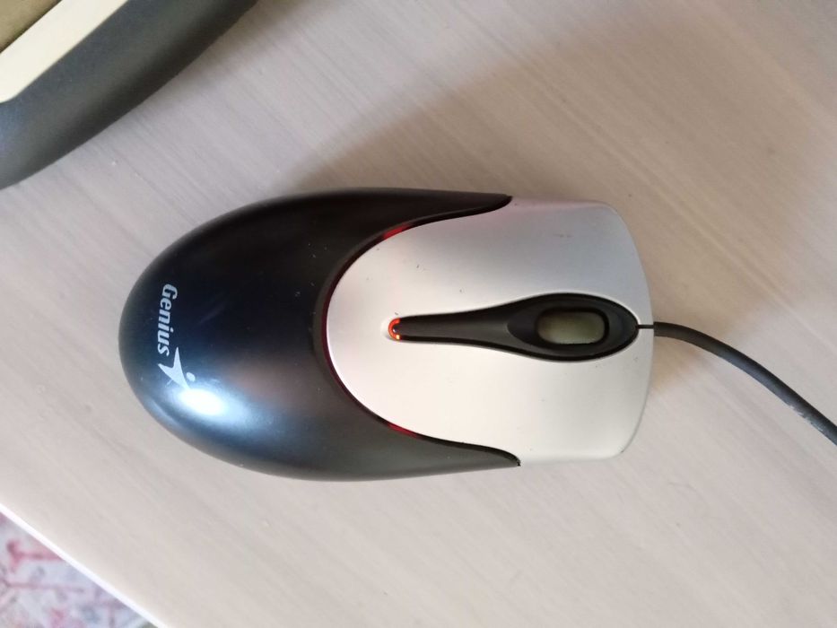 Computador Pentium IV vintage + monitor, acessórios