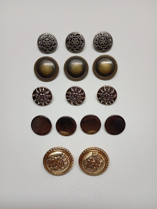 Пуговицы на ножках (железные) 15 шт. Б/у