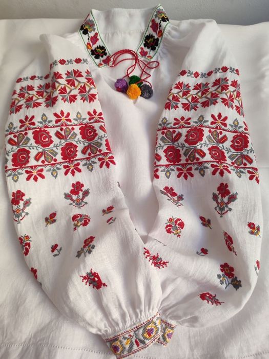 Сорочка жіноча ручної вишивки