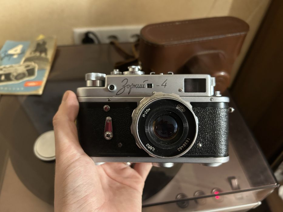 Плівковий фотоапарат Зоркий 4 та Оʼбєктив Индустар 26