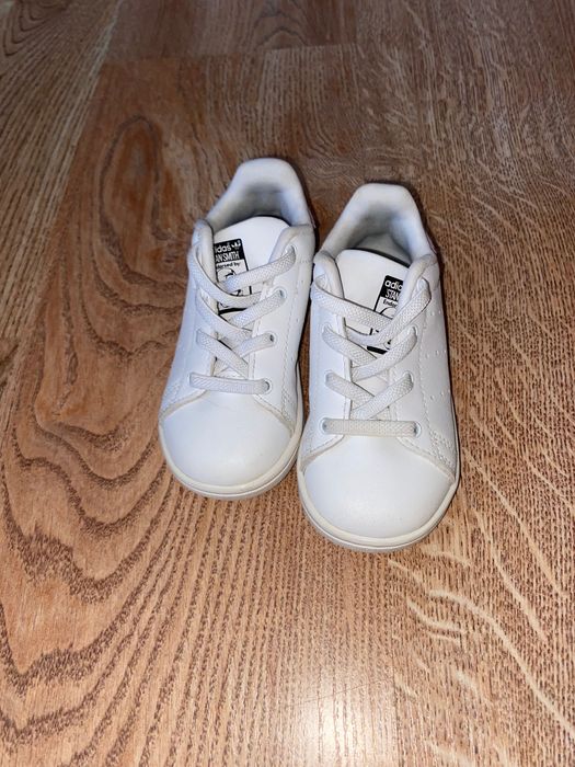 Dziecięce snickersy Adidas r.23