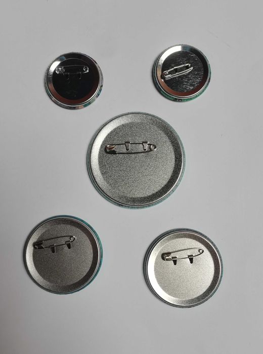 Przypinki, zestaw przypinek w pudełku - Hatsune Miku (anime, Vocaloid)