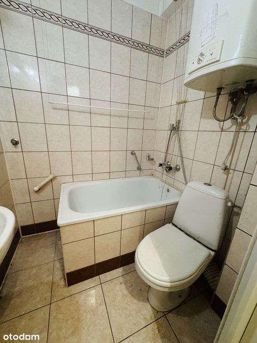 OSIEDLE PIASTOWSKIE ! Do remontu , kawalerka z balkonem , zielono