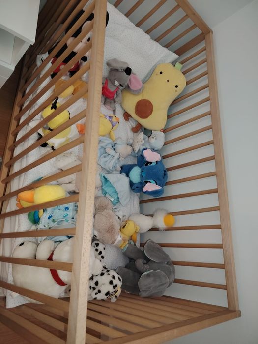 Berço de bebe com colchão como novo