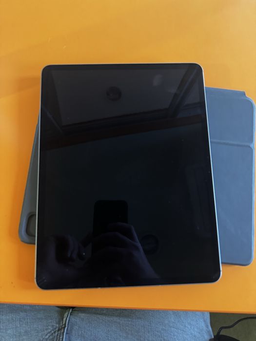 IPad Air 13 M3 128GB 5G jak nowy