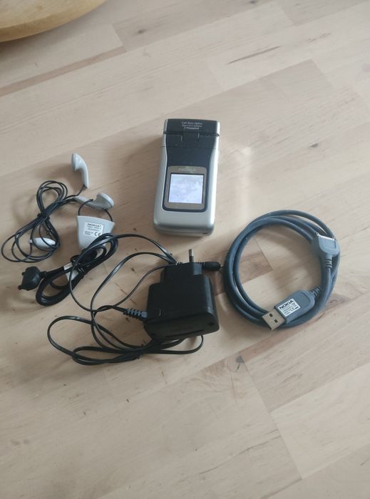 Telemóvel Nokia N 90 impecável!!! (Aumento de preço deve-se a ter encontrado os acessórios de origem!)