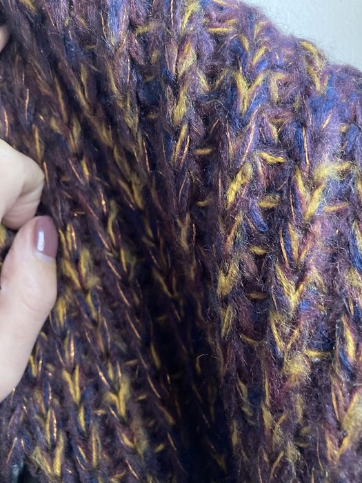 Шарф теплый с меховыми  помпонами