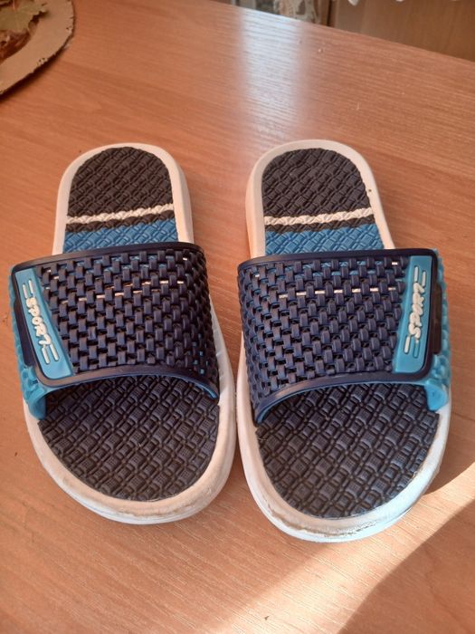 Klapki basenowe r.33