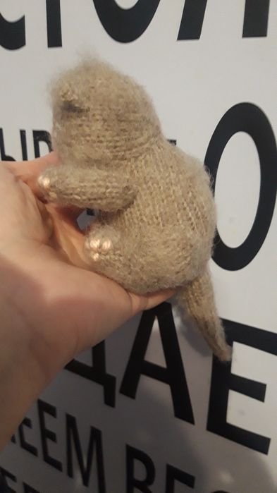 Вязаная игрушка, спяший котёнок