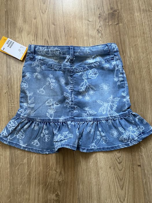 Продам новую джинсовую юбку Н&М,6-8,122-128см