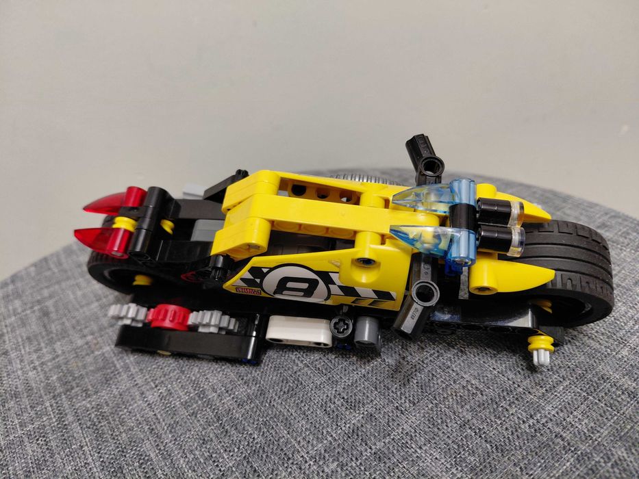 Kaskaderski motocykl z zestawu - LEGO TECHNIC 42058 - Sam motocykl