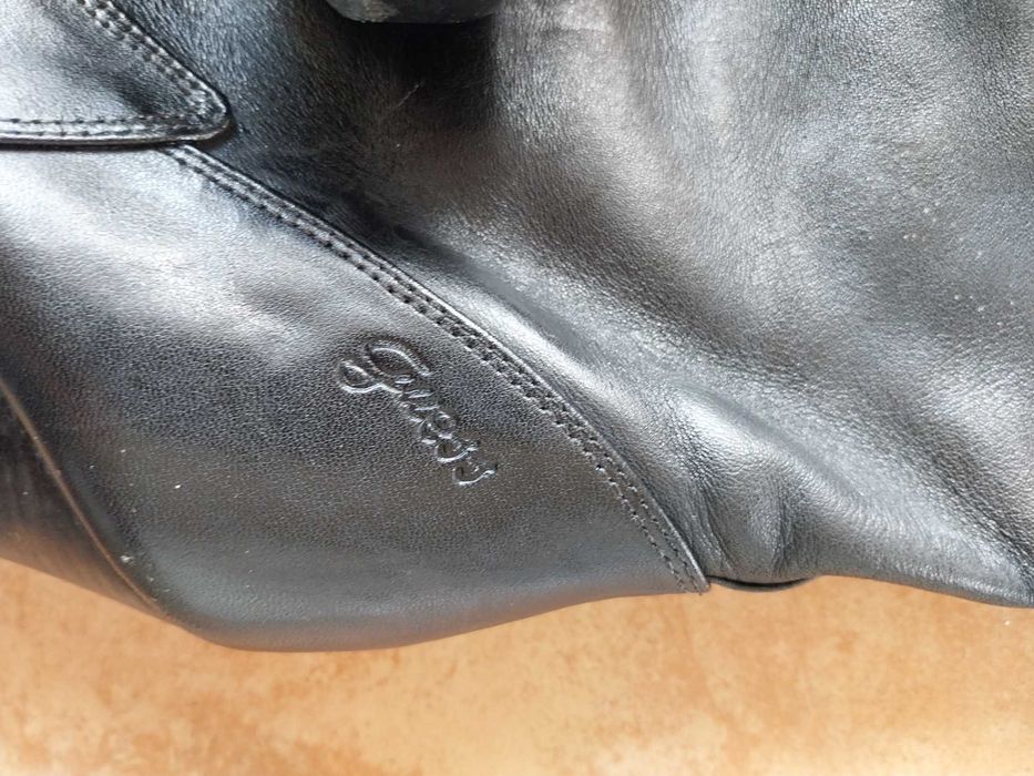 Botas pretas da Gess tamanho verdadeiro