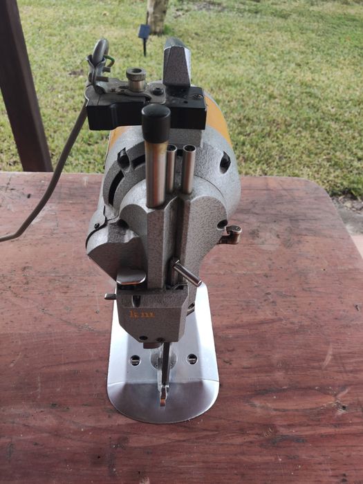 Tesoura vertical  KM KS-EU