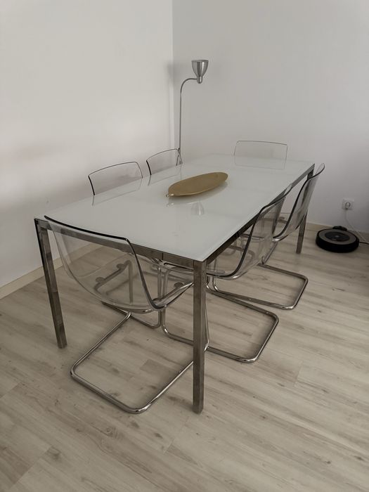 Conjunto de mesa com 6 cadeiras