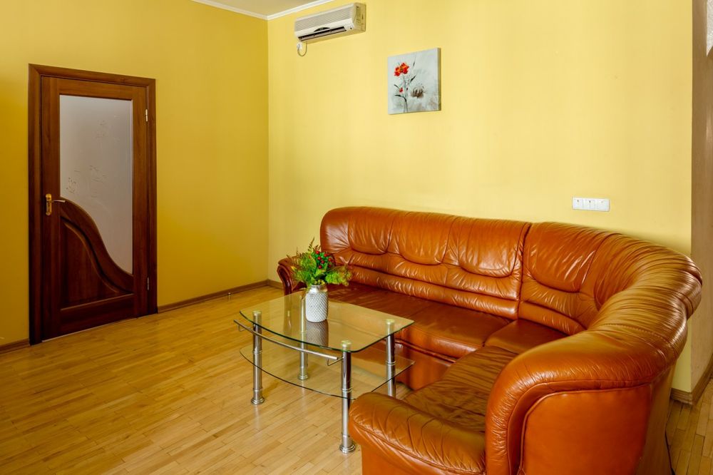 Подобово 2-к. центр, вул. І.Огієнка