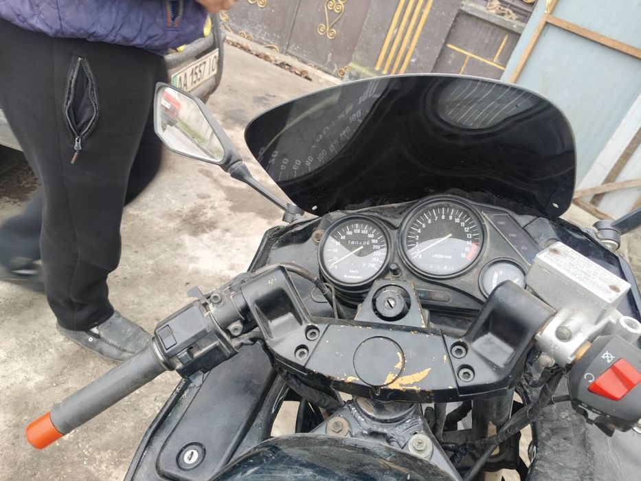 Мотоцикл кавасакиZZR 600