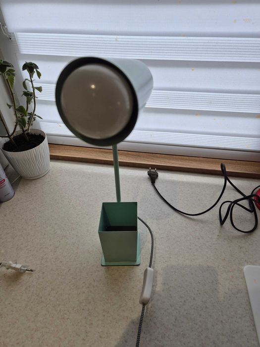 Lampka biurkowa regulowana