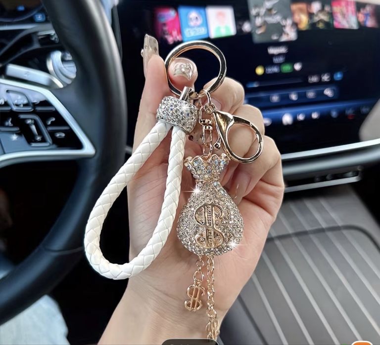 Розкішний сяючий брелок для ключів жіночий весь в стразах