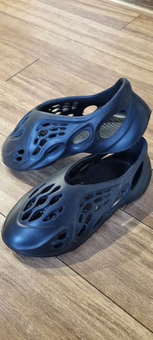 Кроссовки ,тапочки резиновые adidas yeezy foam runner стелька 23-24 см