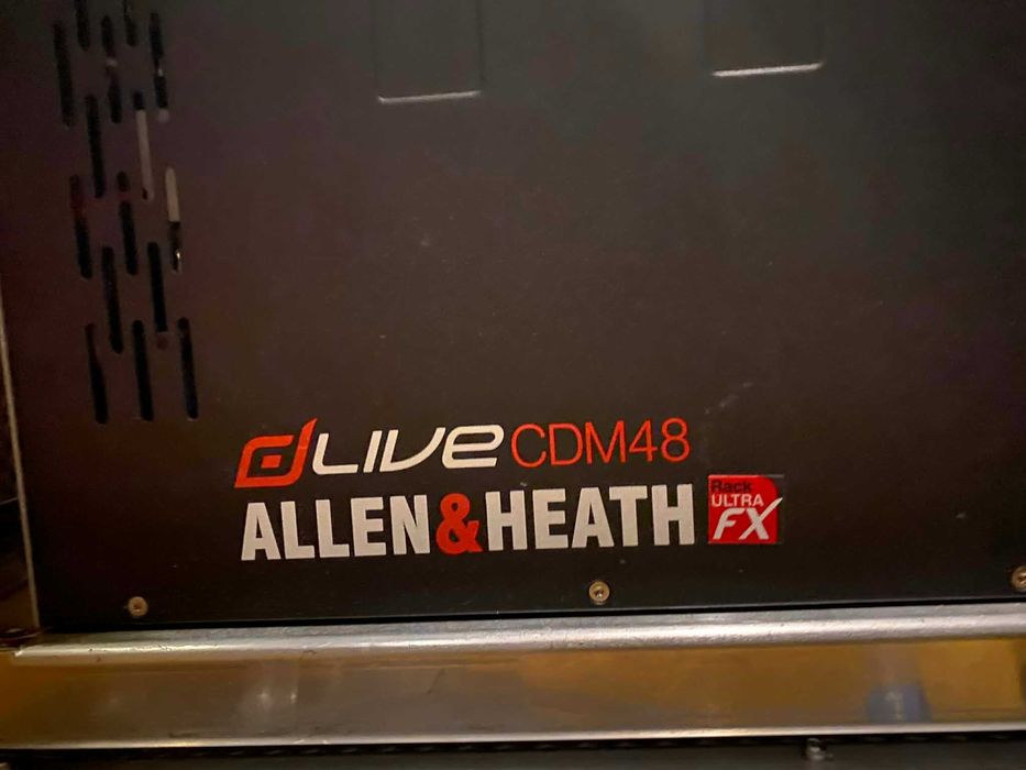 Allen&Heath CDM48 com RackUltra FX Card e Waves V3 Card