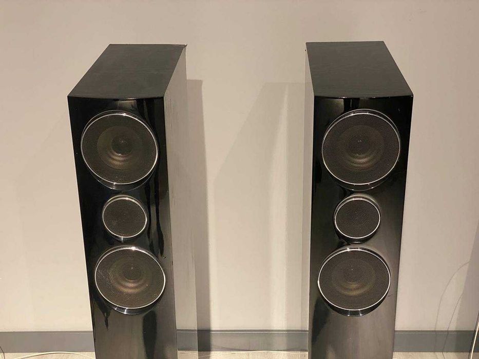 Потужна акустична система (48 кг), трьохполосні колонки Cortland